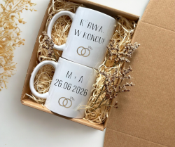 Ślubny personalizowany z kubkami w końcu