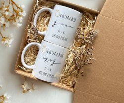 Ślubny personalizowany z kubkami oficjalnie żona mąż